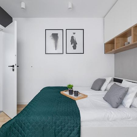 Elegant Apartment In Cracow With Balcony, Parking And Desk By Noclegi Renters 크라쿠프 외부 사진