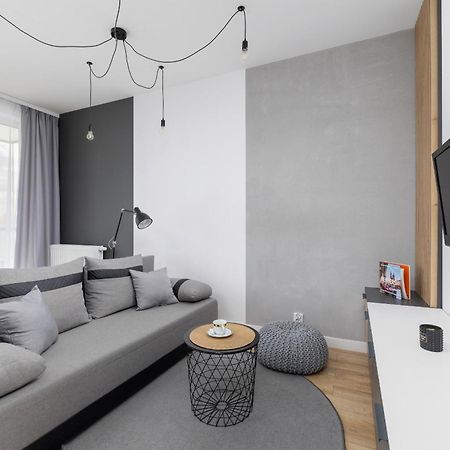 Elegant Apartment In Cracow With Balcony, Parking And Desk By Noclegi Renters 크라쿠프 외부 사진