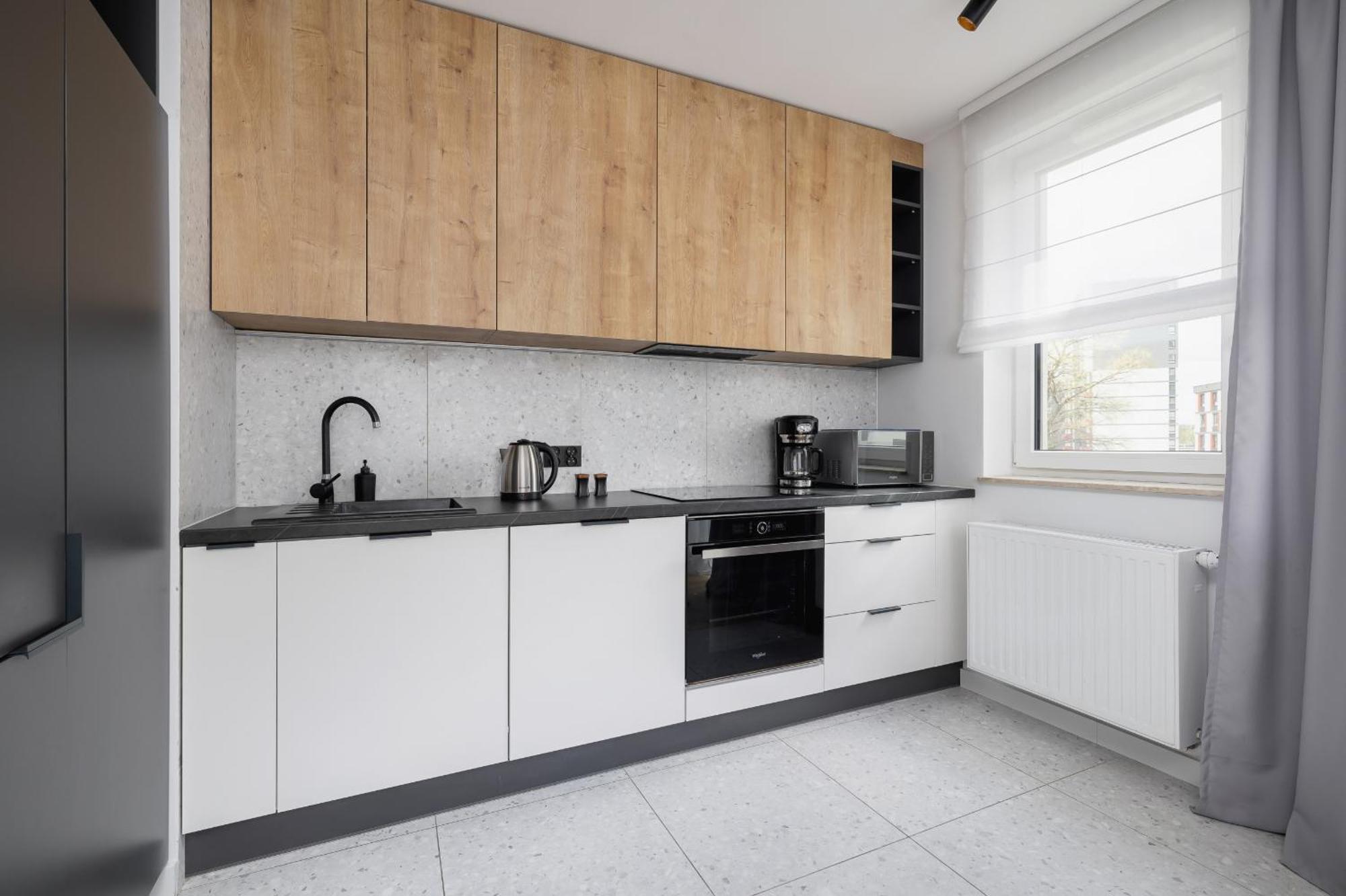 Elegant Apartment In Cracow With Balcony, Parking And Desk By Noclegi Renters 크라쿠프 외부 사진